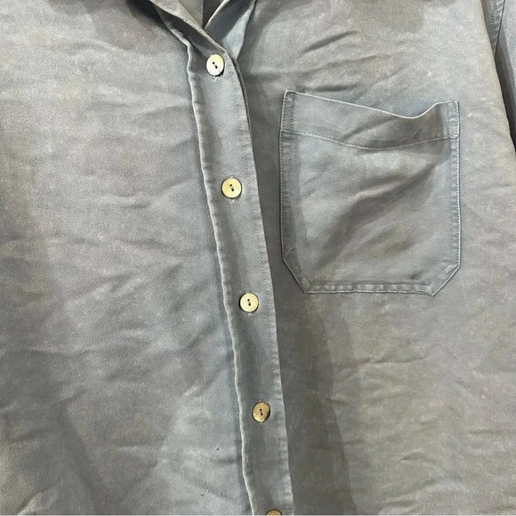 VICI Collection Chambray Button-Up Shirt Size Medium - Picture 3 of 7